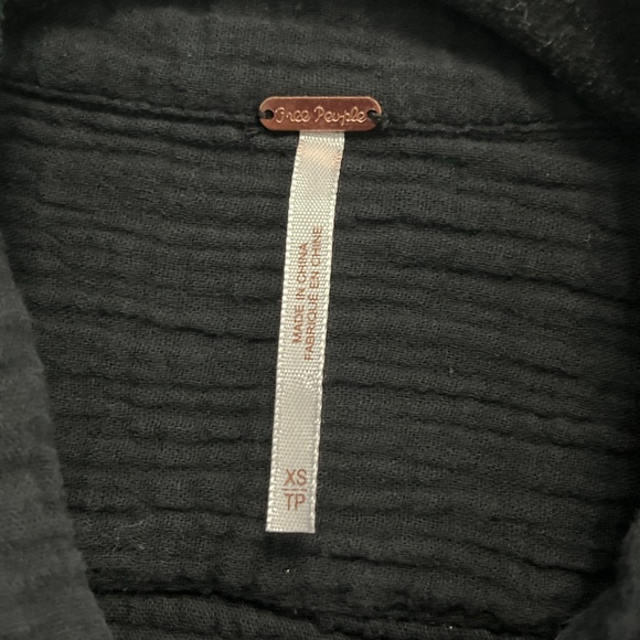 Free People Black Cotton Gauze Button Front Tie Hem Shirt Top XS Boho Casual - Picture 3 of 14